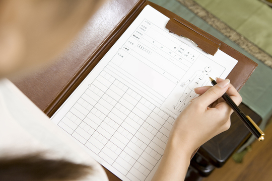 調査をしているイメージ